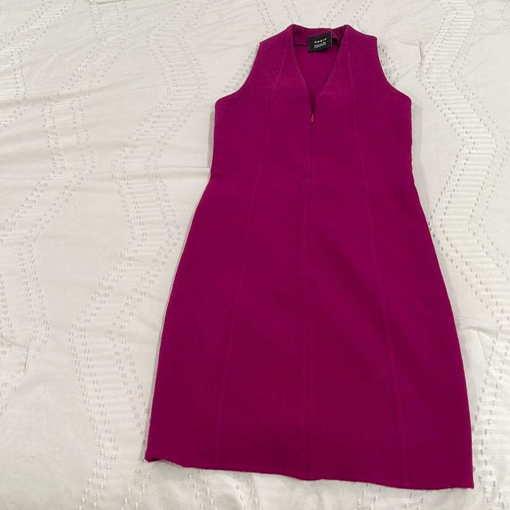 AKRIS
Wool Sheath Dress with Front Zip Detail